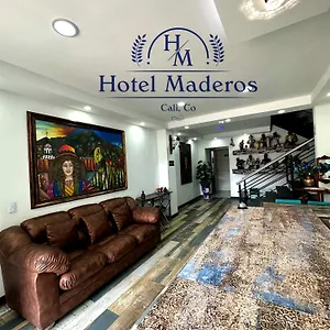 Ayenda 1423 Maderos Cali